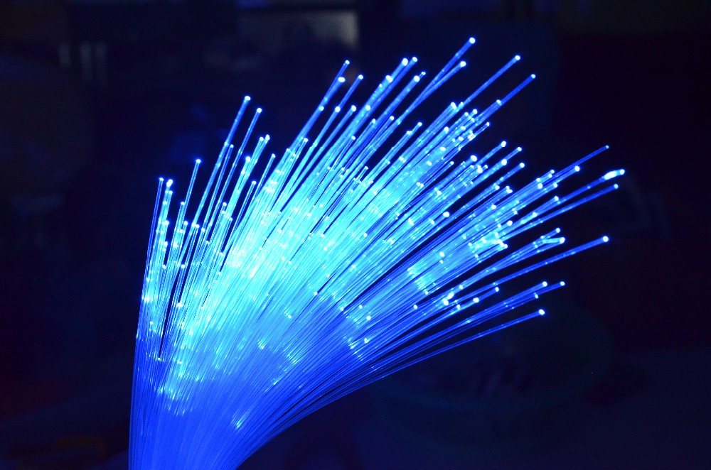 Оптоволоконный кабель фибер оптик 2 core. Патчкорд оптический sc-sc. Как выглядит оптоволоконный. Шнур оптич 2lc/upc-2sc/upc-sm-2м. Световод оптоволокно.